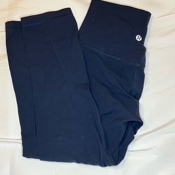 lululemon athletica Pants - Lululemon navy cropped align capris EXCELLENT condition